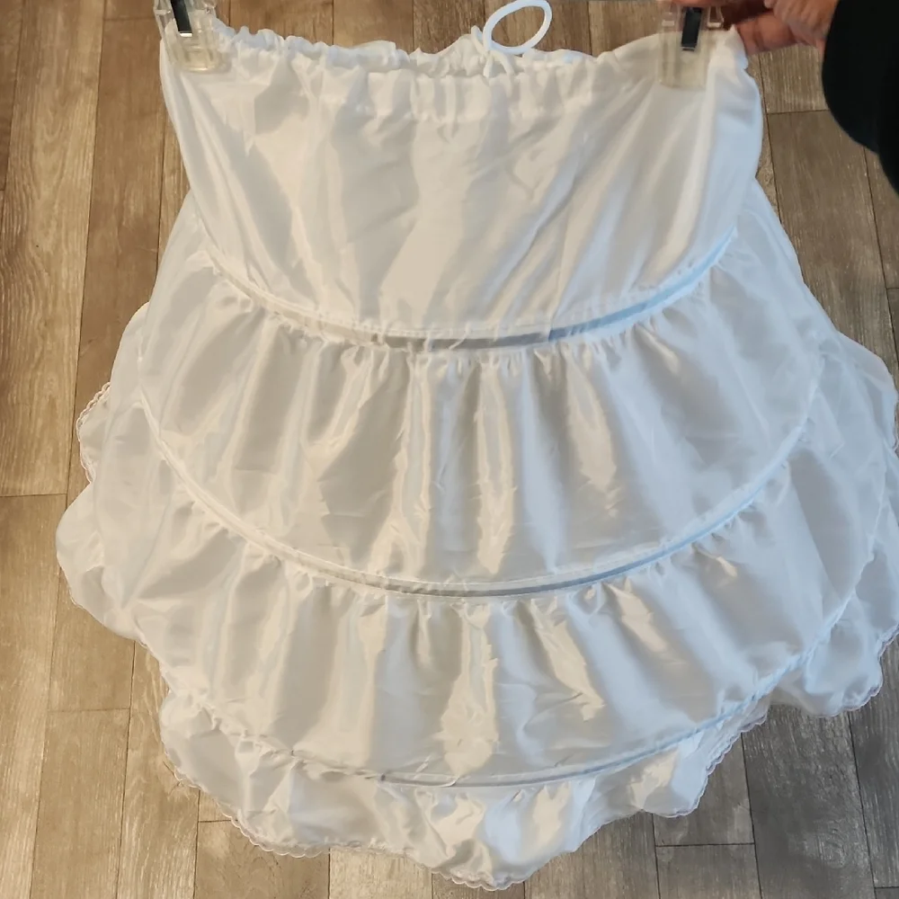 White Crinoline Petticoat - Picture 2 of 4